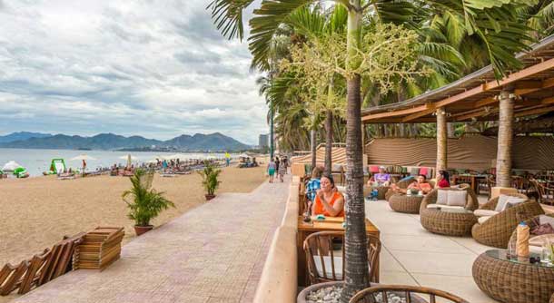 Пляж недалеко от отеля Палм Бич 3*