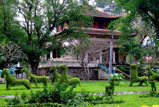 Старинный ботанический сад в Хошимине