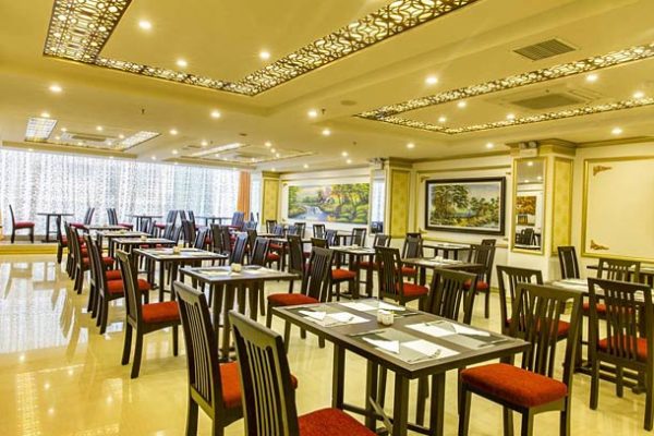 Ресторан в отеле Париж (Нячанг)
