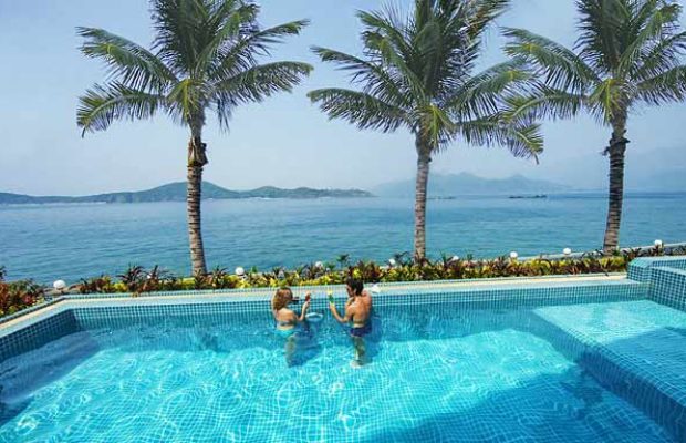 Открытые бассейны в отеле MerPerle Hon Tam Resort